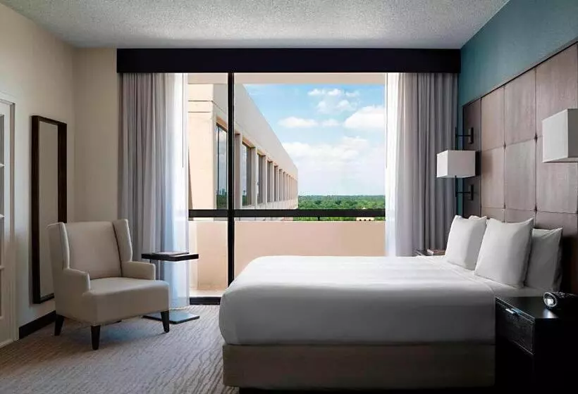 سوئیت با تخت بزرگ, Houston Marriott Westchase