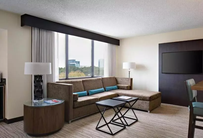 سوئیت با تخت بزرگ, Houston Marriott Westchase