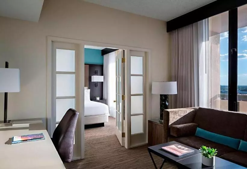 سوئیت جونیور با تخت بزرگ, Houston Marriott Westchase