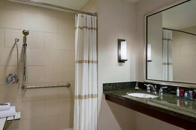 سوئیت با تخت بزرگ, Houston Marriott Westchase