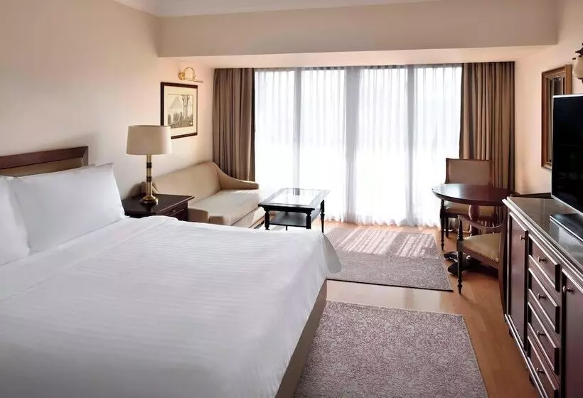 اتاق لوکس با چشم‌انداز باغ, Marriott Mena House, Cairo