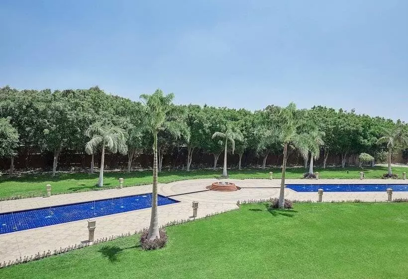 اتاق لوکس با چشم‌انداز باغ, Marriott Mena House, Cairo