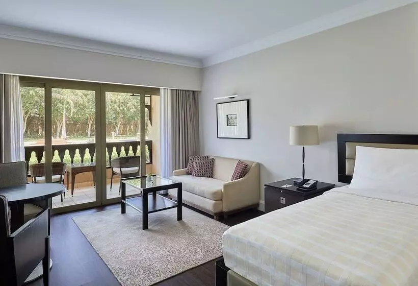 اتاق لوکس با چشم‌انداز باغ, Marriott Mena House, Cairo