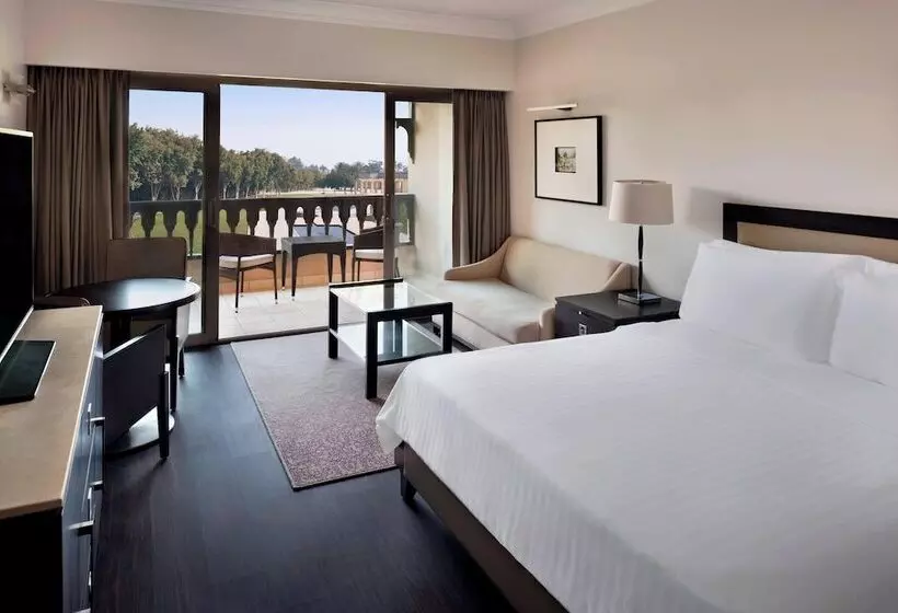 اتاق لوکس با چشم‌انداز باغ, Marriott Mena House, Cairo