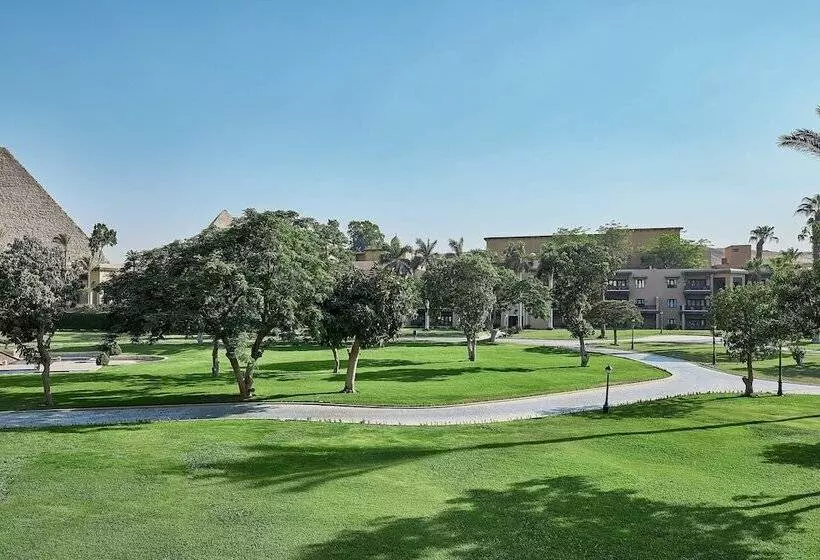 اتاق لوکس با چشم‌انداز, Marriott Mena House, Cairo