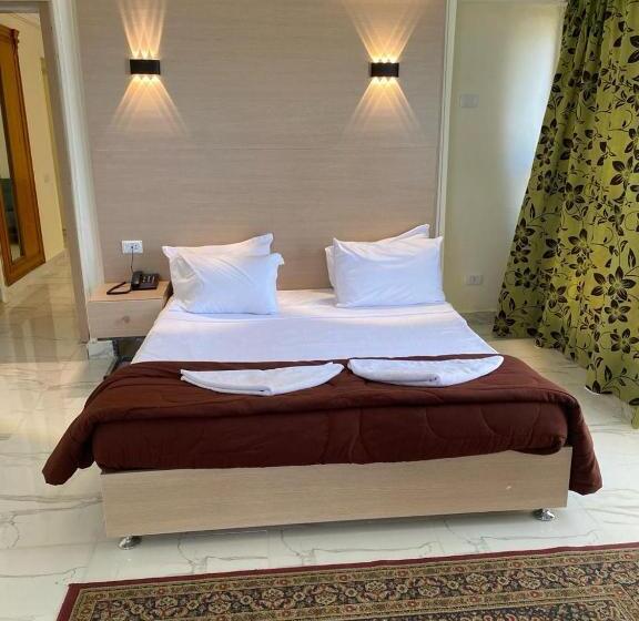 سوییت با چشمانداز دریا, Regency Hotel Alexandria