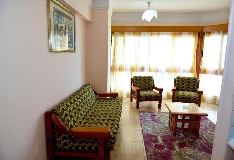 سوییت با چشمانداز دریا, Regency Hotel Alexandria