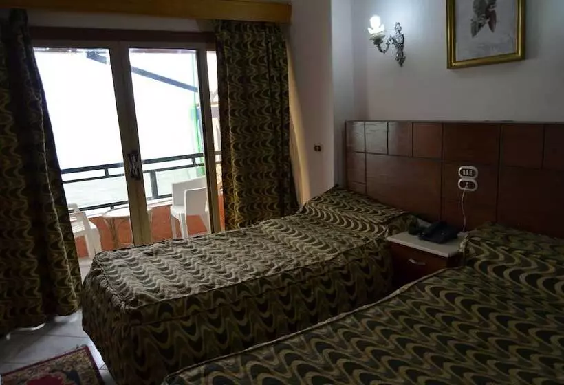 اتاق اساندارد با چشمانداز جانبی به دریا, Regency Hotel Alexandria