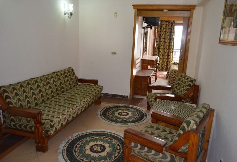 سوییت با چشم‌انداز دریا, Regency Hotel Alexandria