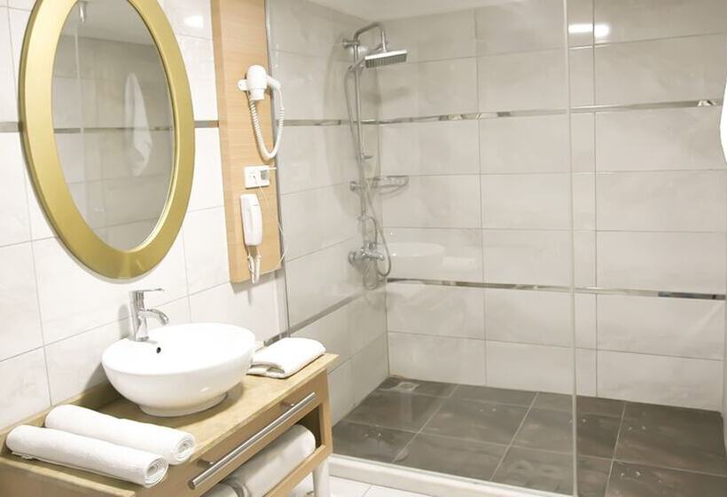 Quarto Familiar, Start