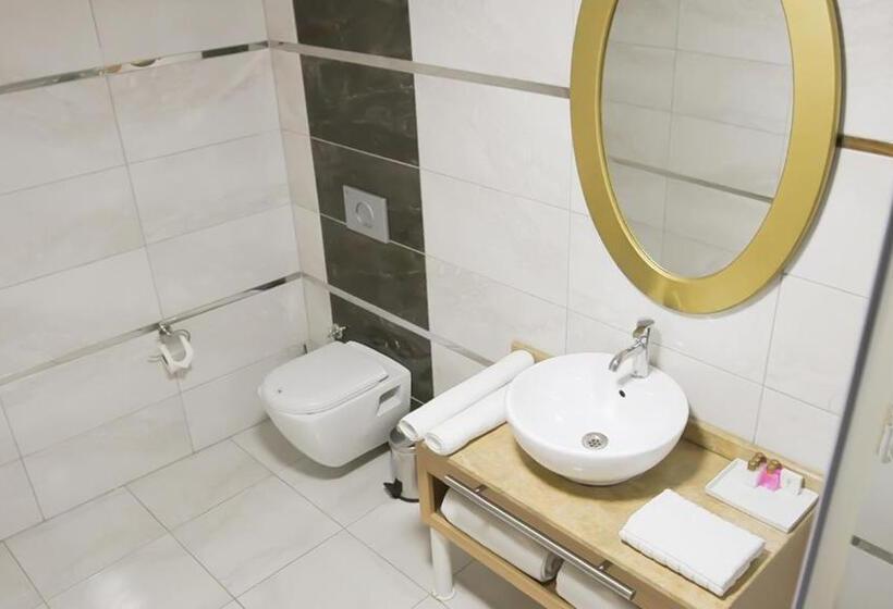 Quarto Familiar, Start