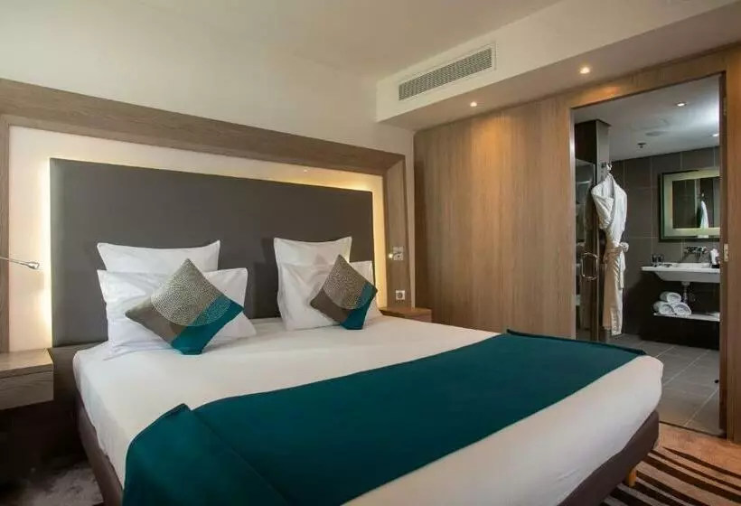 سوئیت با تخت بزرگ, Novotel Cairo Airport