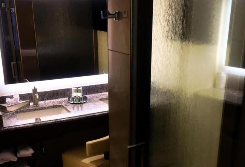 キングサイズベッドのスイートルーム, Eden Resort And Suites, Bw Premier Collection