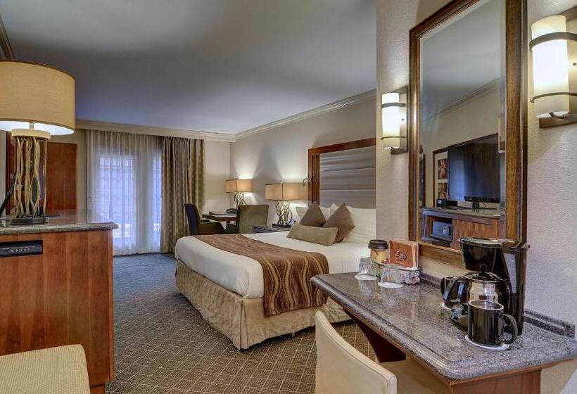 身障者適用キングサイズベッドルーム, Eden Resort And Suites, Bw Premier Collection