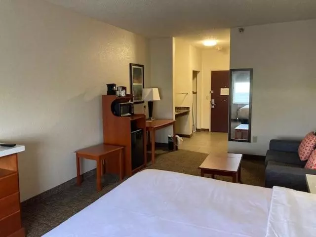 身障者適用キングサイズベッドルーム, Americinn By Wyndham Grinnell