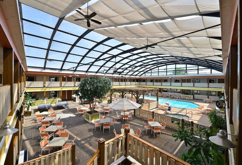 חדר סטנדרט שתי מיטות זוגיות, Best Western Plus Dubuque Hotel And Conference Center