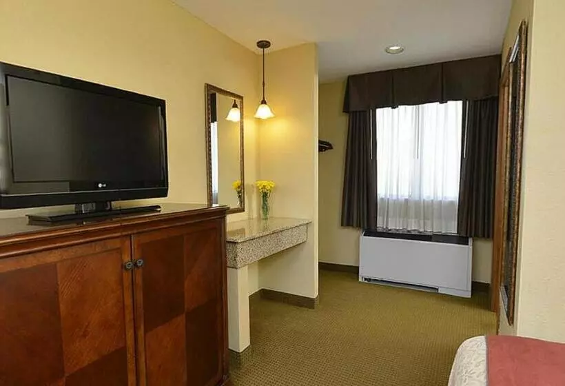 اتاق استاندارد با آشپزخانه, Best Western Plus Dubuque Hotel And Conference Center