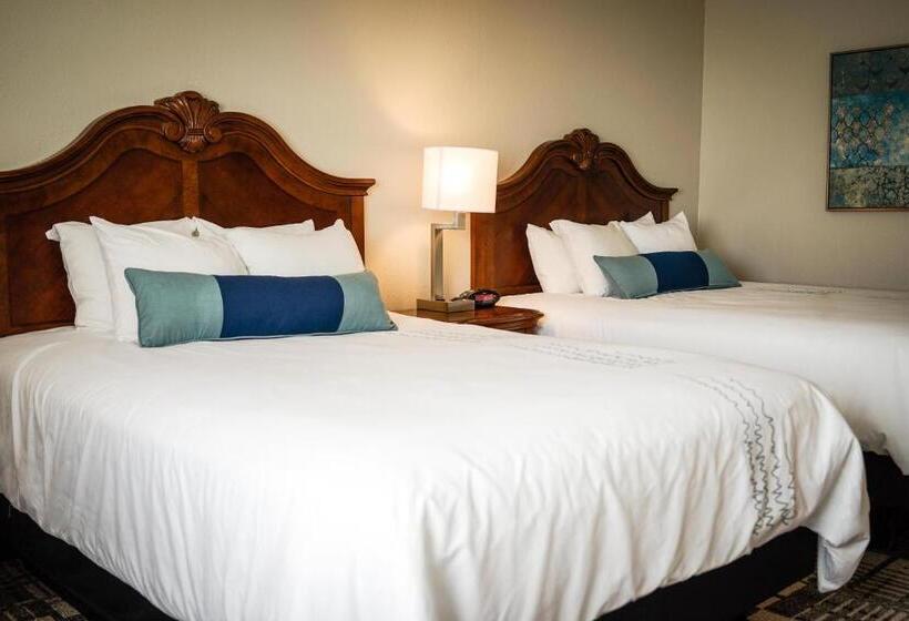 חדר סטנדרט מותאם לאדם עם מוגבלויות, Best Western Plus Dubuque Hotel And Conference Center