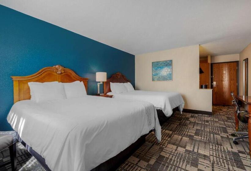 חדר סטנדרט מותאם לאדם עם מוגבלויות, Best Western Plus Dubuque Hotel And Conference Center