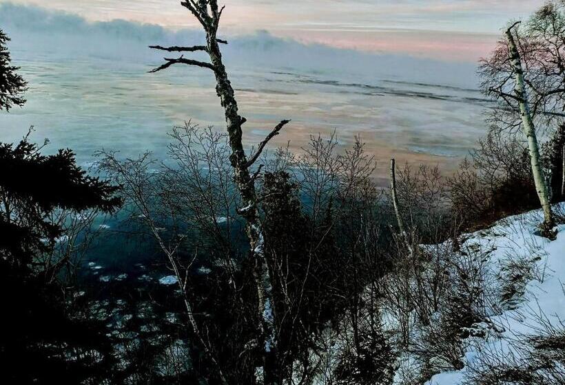 キングサイズベッドのスタンダードルーム, Cliff Dweller On Lake Superior