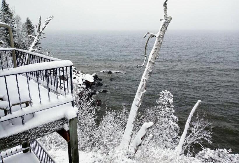 キングサイズベッドのスタンダードルーム, Cliff Dweller On Lake Superior