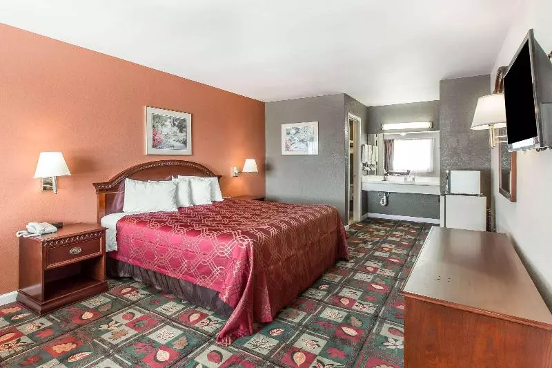 キングサイズベッドのスタンダードルーム, Econo Lodge