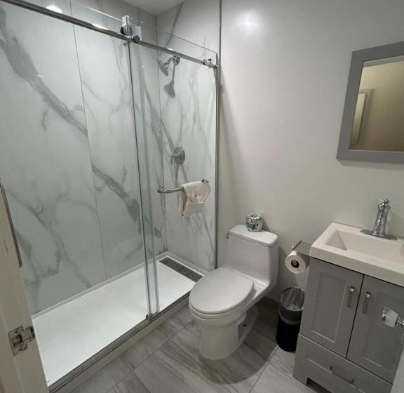 جناح عائلي, Hillside Inn