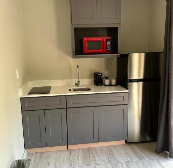 جناح عائلي, Hillside Inn