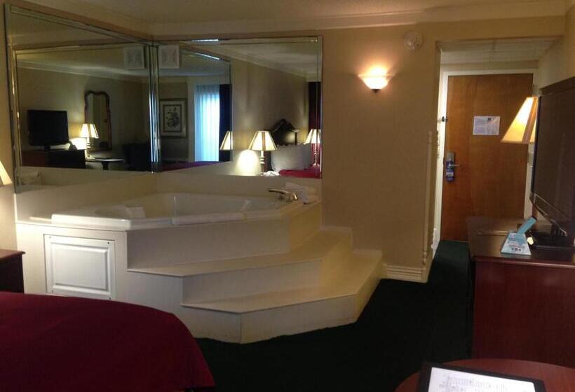 غرفة قياسية مزوَّدة بجاكوزي, Osage Creek Lodge