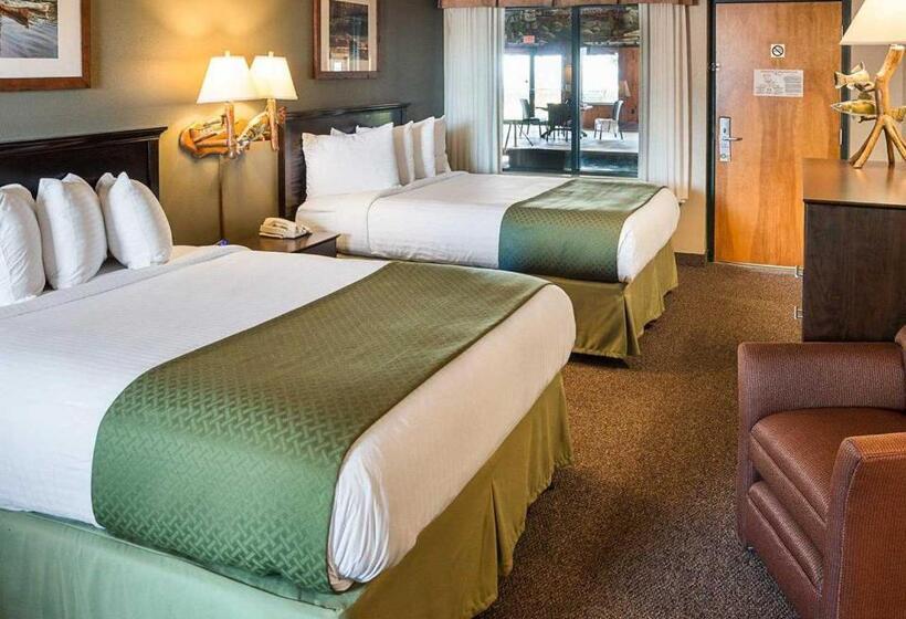 غرفة قياسية مطلّة علي حمام السباحة, Quality Inn Ashland   Lake Superior