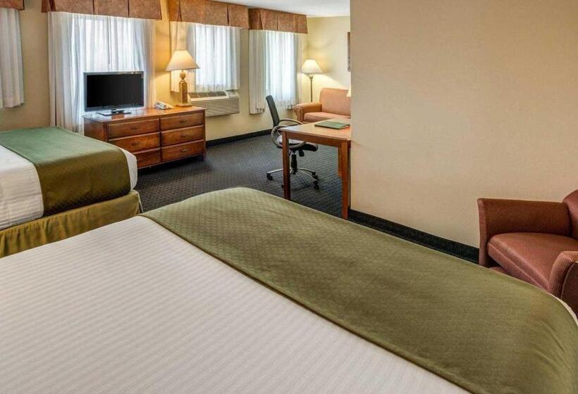 غرفة قياسية مطلّة علي حمام السباحة, Quality Inn Ashland   Lake Superior