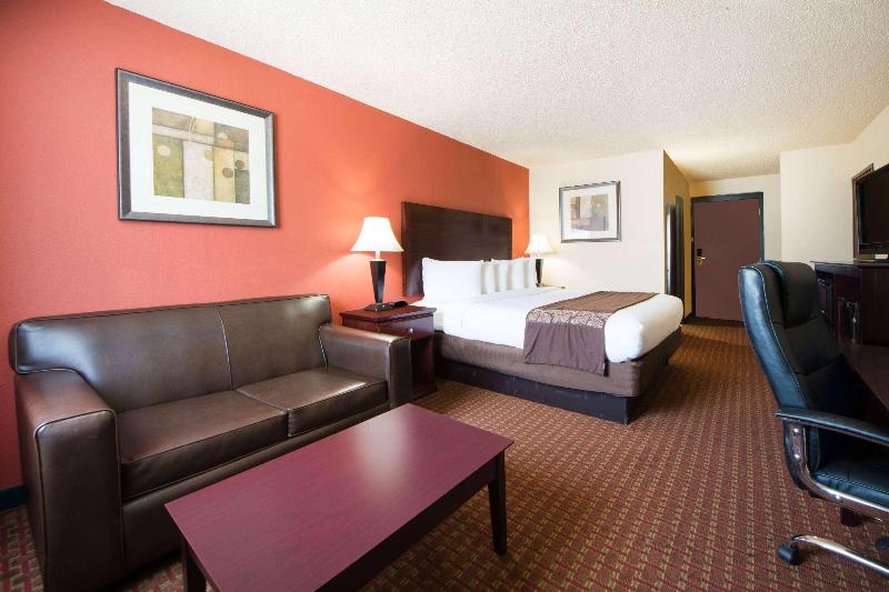 غرفة قياسية سرير كينج لذوى الإحتياجات الخاصة, Travelodge By Wyndham Enid