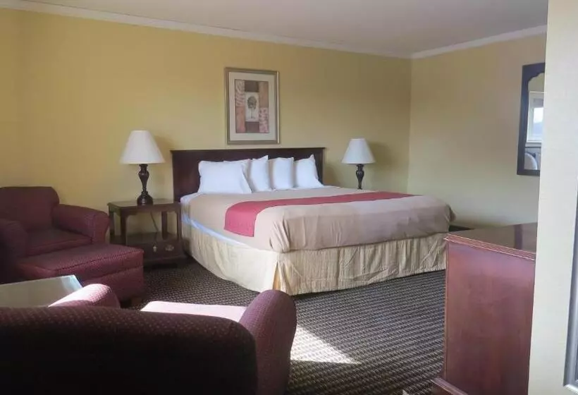 キングサイズベッドのスタンダードルーム, Travelodge By Wyndham Stratton