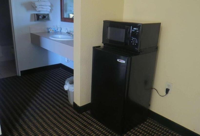 غرفة قياسية سرير كينج, Travelodge By Wyndham Stratton