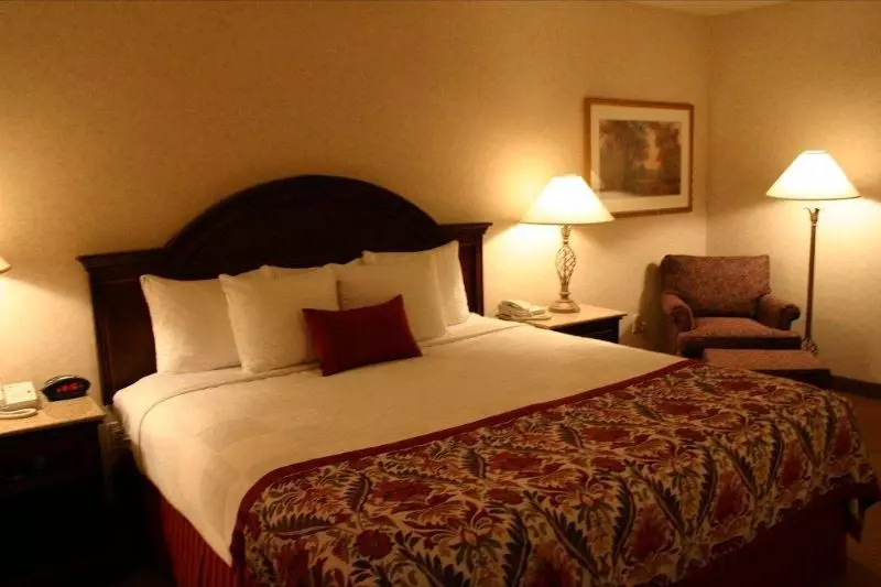 キングサイズベッドのスイートルーム, Best Western Plus A Wayfarer S Inn & Suites