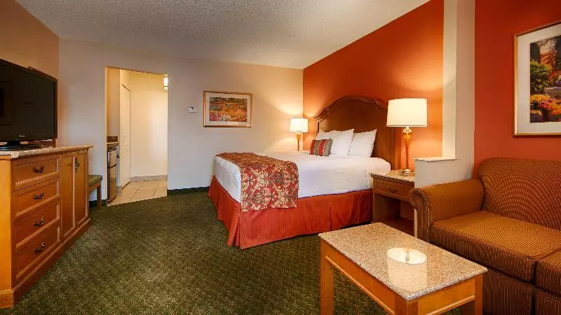 身障者適用キングサイズベッドルーム, Best Western Plus A Wayfarer S Inn & Suites