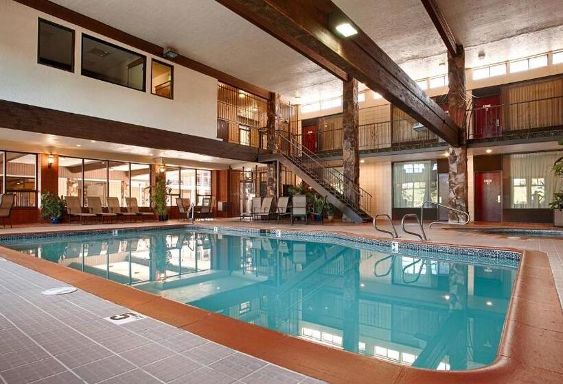 غرفة قياسية مطلّة علي حمام السباحة, Best Western Plus Weston Inn