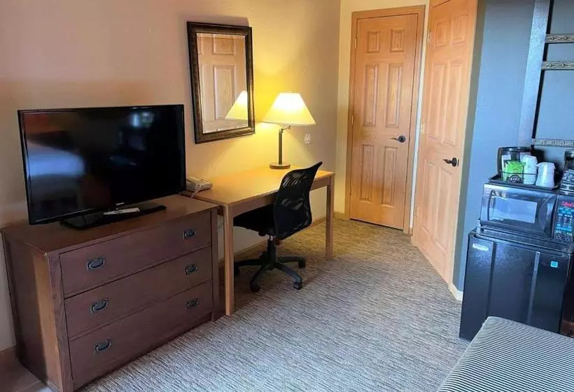 キングサイズベッドのスタンダードルーム, Crossroads Hotel And Event Center
