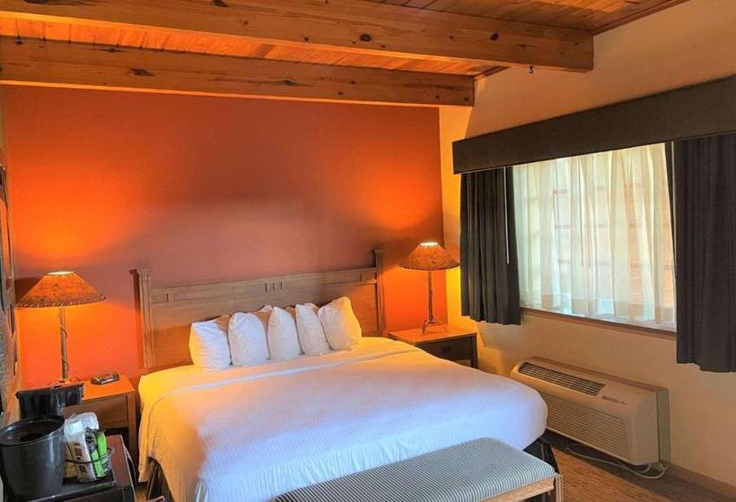 غرفة قياسية سرير كينج, Crossroads Hotel And Event Center