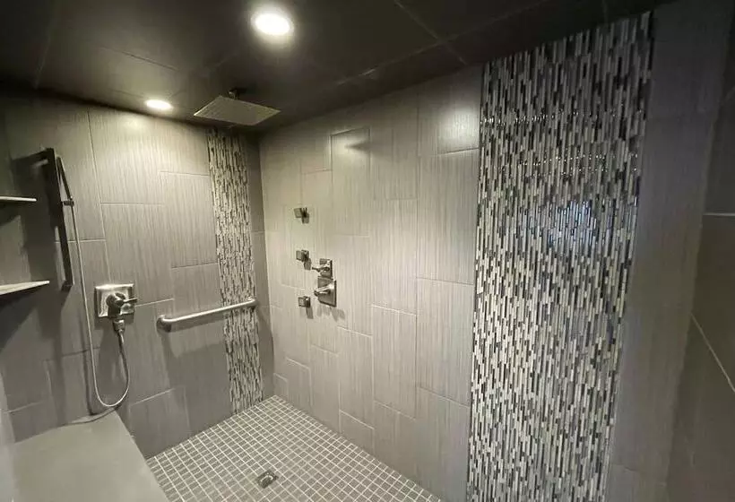 身障者適用スイートルーム, Crossroads Hotel And Event Center