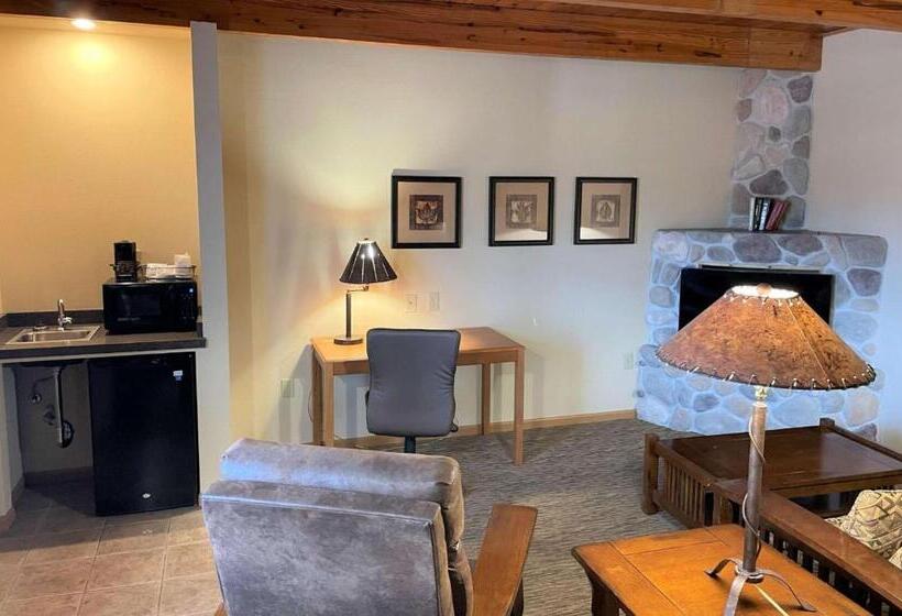 جناح سرير كينج, Crossroads Hotel And Event Center