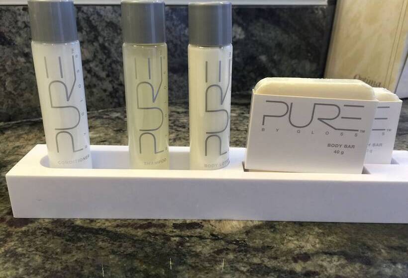 标准间, Beverly Laurel