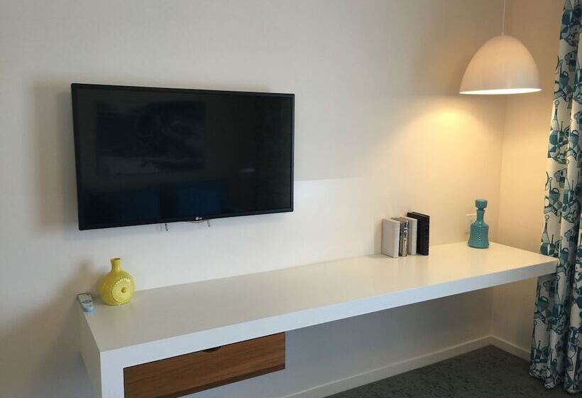 标准间, Beverly Laurel