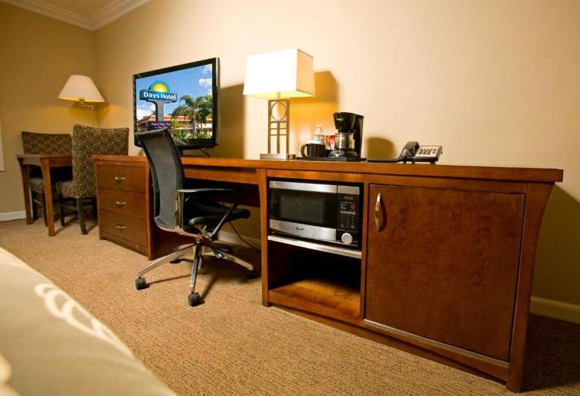 Номер Премиум, Days Inn By Wyndham San Diego Hotel Circle