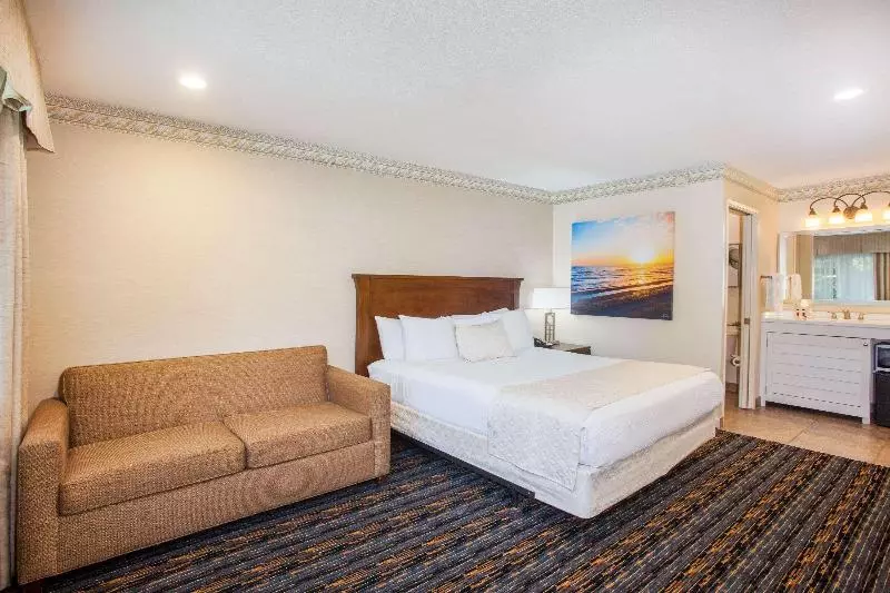 キングサイズベッドのスタンダードルーム, Days Inn By Wyndham San Diego Hotel Circle