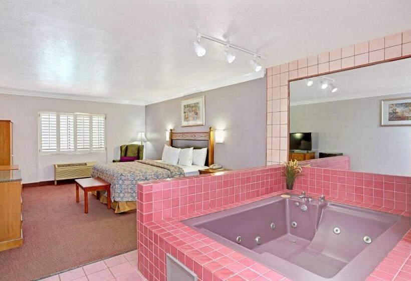 Люкс Кровать Кинг, Days Inn By Wyndham West Covina