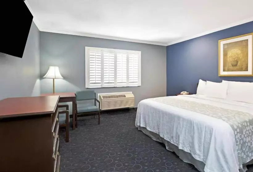 اتاق لوکس با تخت بزرگ, Days Inn By Wyndham West Covina