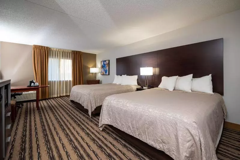 身障者適用クイーンサイズベッドルーム, Endeavor Inn & Suites, Trademark Collection By Wyndham