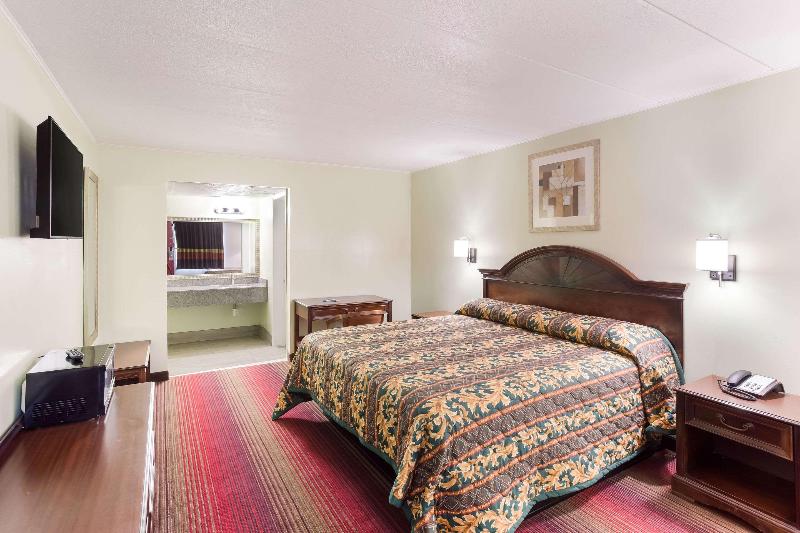 غرفة قياسية سرير كينج, Rodeway Inn