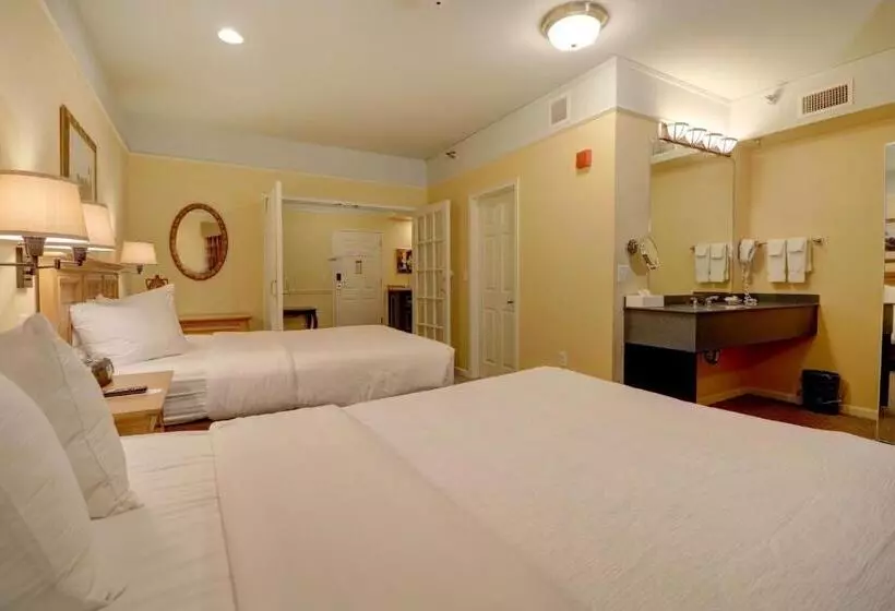 سوییت, Senator Inn & Spa